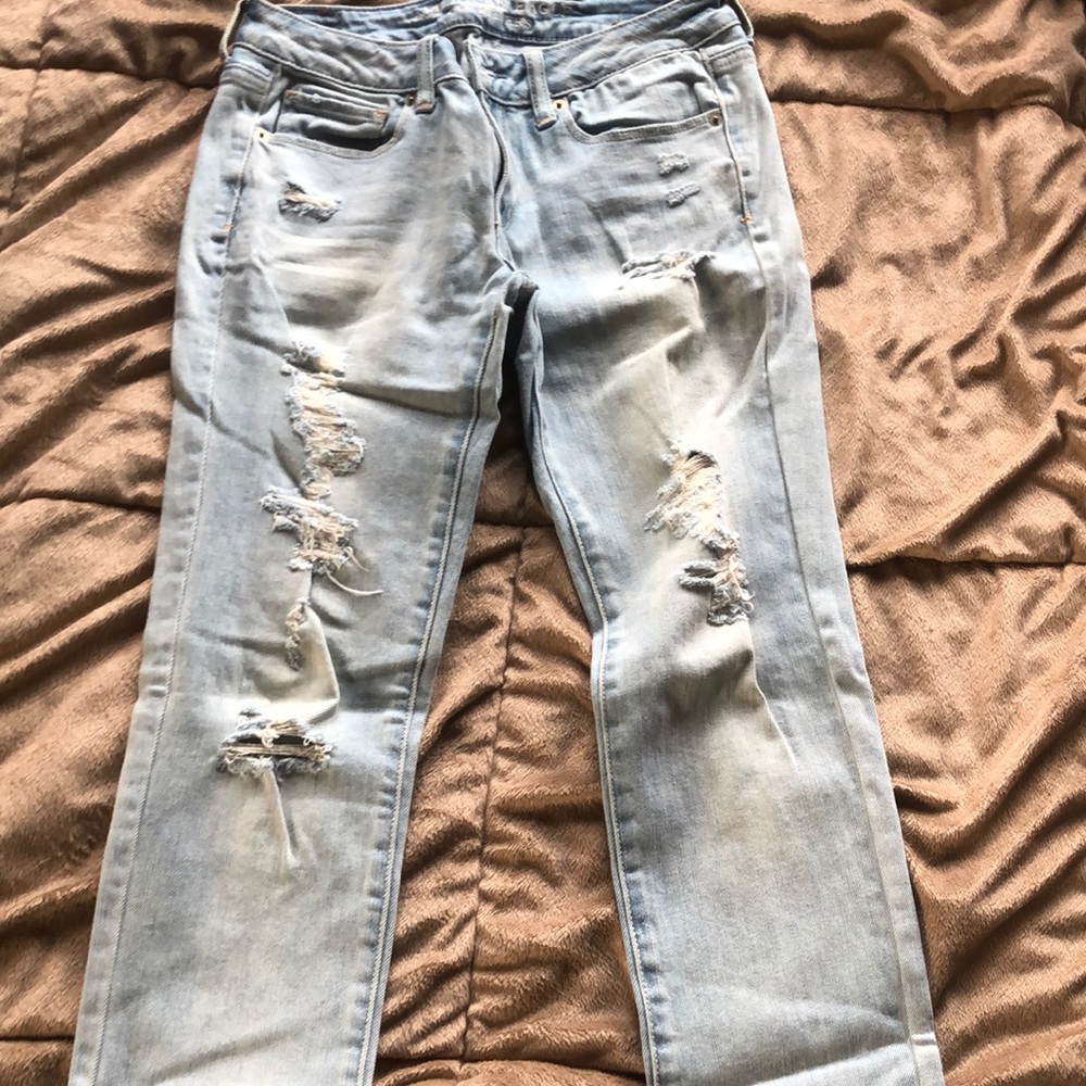 Distressed skinny jeans